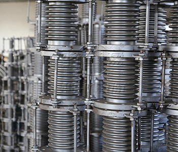 补偿器在管道中的作用与安装注意要点 补偿器在管道中的作用与安装注意要点