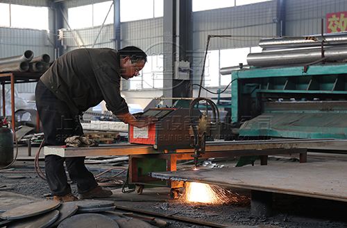 新疆喀什地区套筒补偿器生产现场